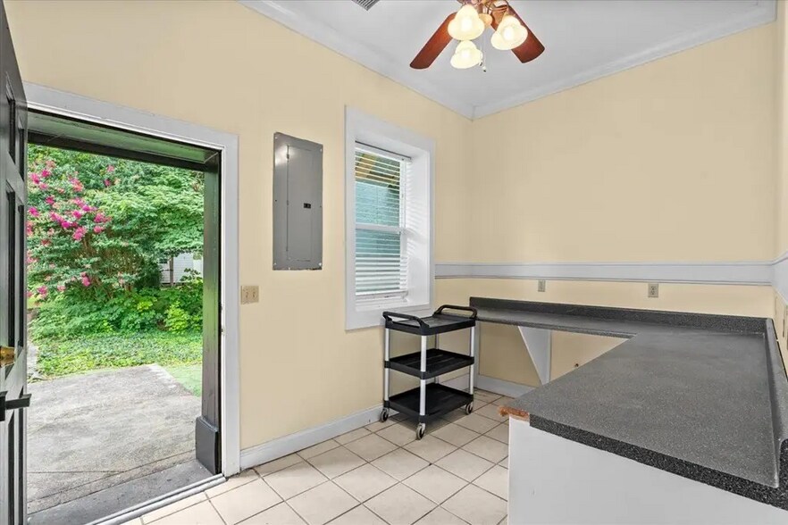 More Photos Of 313 Wolfe St, Cohutta Office For Sale