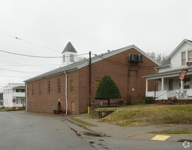 More Photos Of 267 Davis St, Huntington Religious Facility For Sale