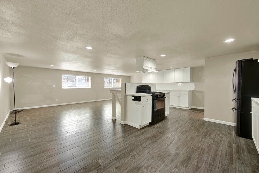 More Photos Of 124 S Porter Rd, Dixon Service For Sale