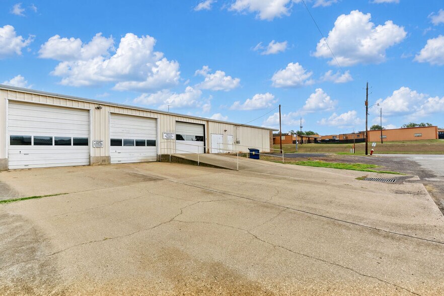More Photos Of 1416 Linda Dr, Daingerfield Auto Repair For Sale