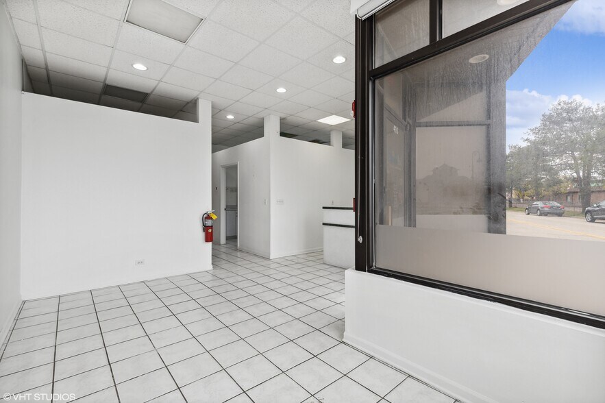 More Photos Of 410 Green Bay Rd, Highwood Office For Lease