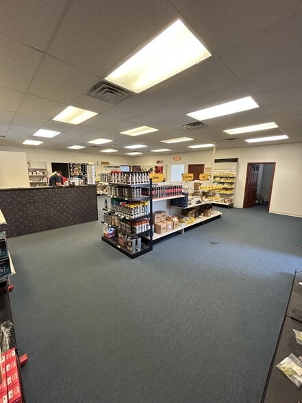 More Photos Of 117 Enterprise Dr, Warsaw Warehouse For Lease