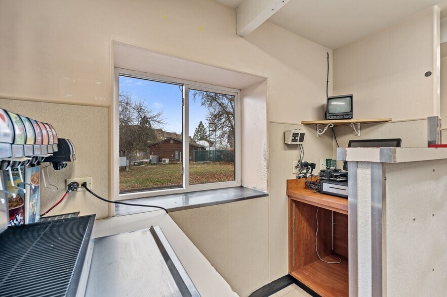 More Photos Of 1301 US-2 Hwy, Sandpoint Fast Food For Lease