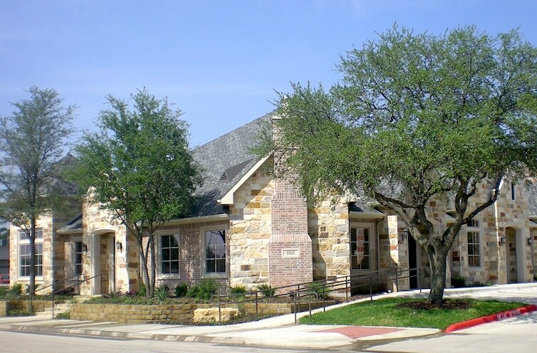 More Photos Of 1801-1805 Hinkle Dr, Denton Medical For Lease