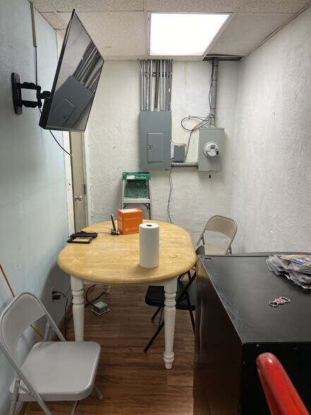 More Photos Of 10606 Warwick Blvd, Newport News General Retail For Sale