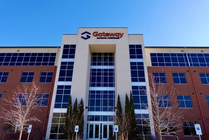 More Photos Of 244 S Gateway Pl, Jenks Office For Lease