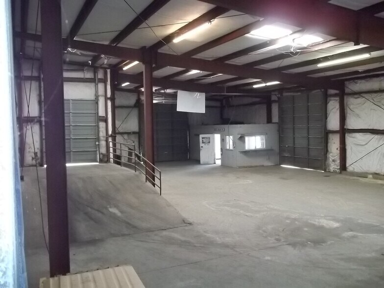 More Photos Of 9151 Liberia Ave, Manassas Warehouse For Lease