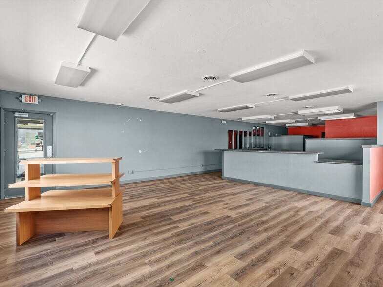 More Photos Of 1930 E Mason St, Green Bay Freestanding For Lease