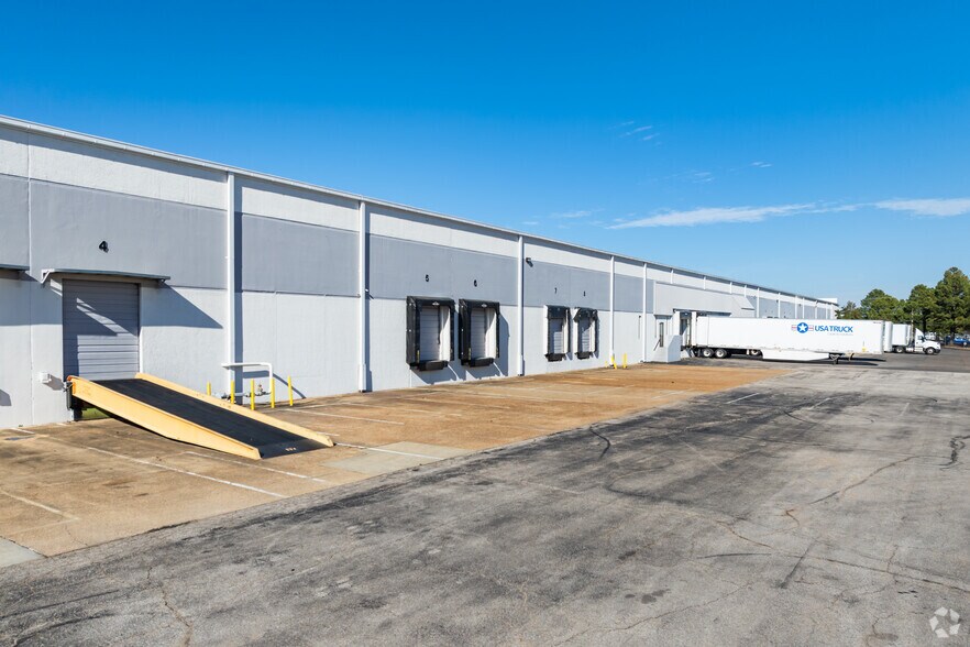 More Photos Of 4403-4467 Delp St, Memphis Distribution For Lease