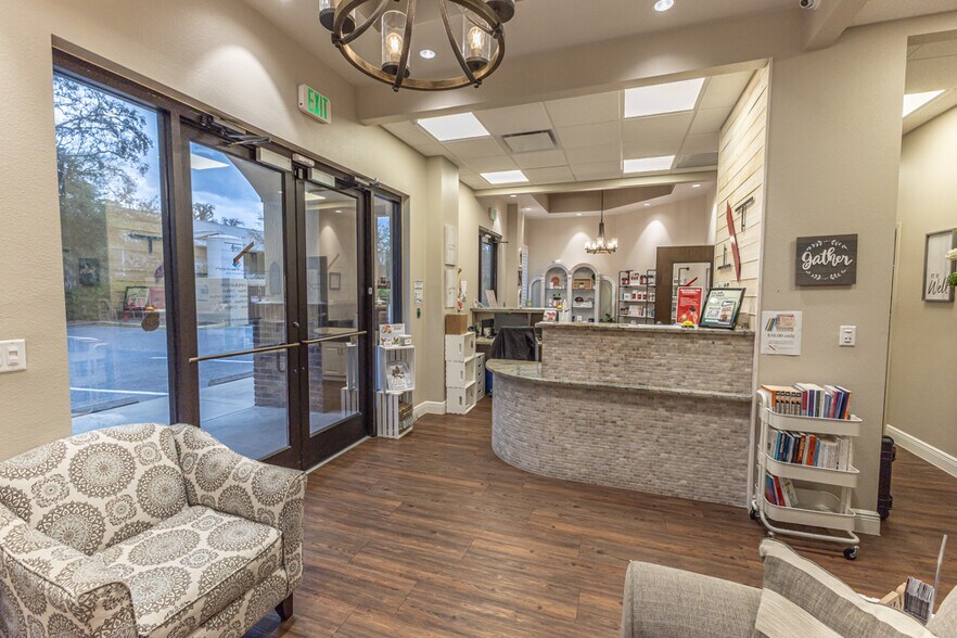 More Photos Of 809 County Road 466, Lady Lake Office For Sale