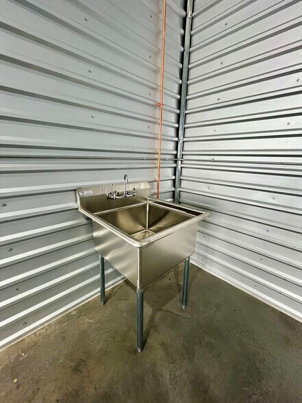 More Photos Of 7317 E Helm Dr, Scottsdale Self Storage For Sale