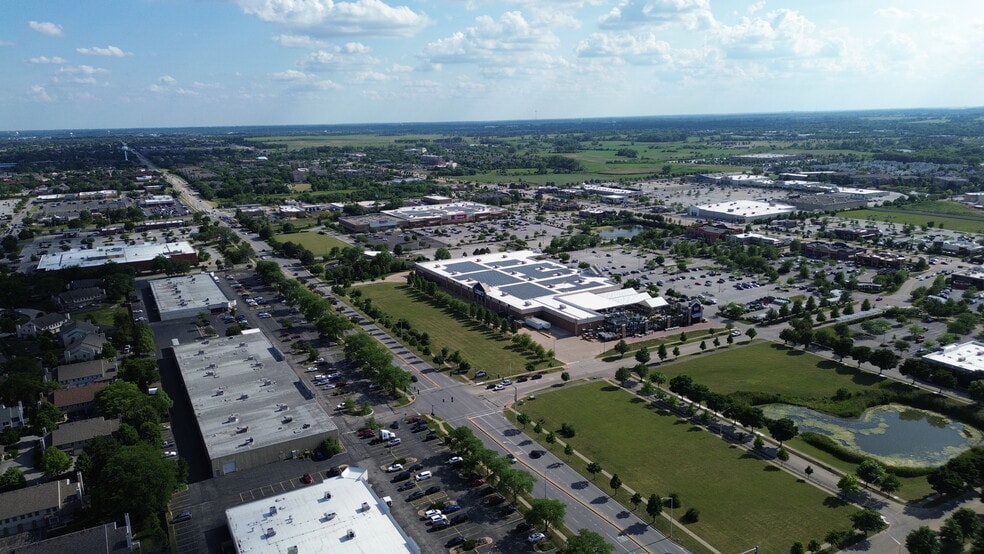 More Photos Of 15601-15625 S 94th Ave, Orland Park General Retail For Lease