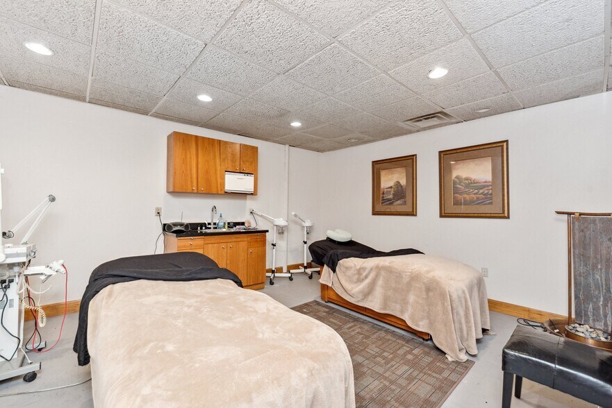 More Photos Of 470 Tucker Dr, Maysville Storefront Retail Office For Sale