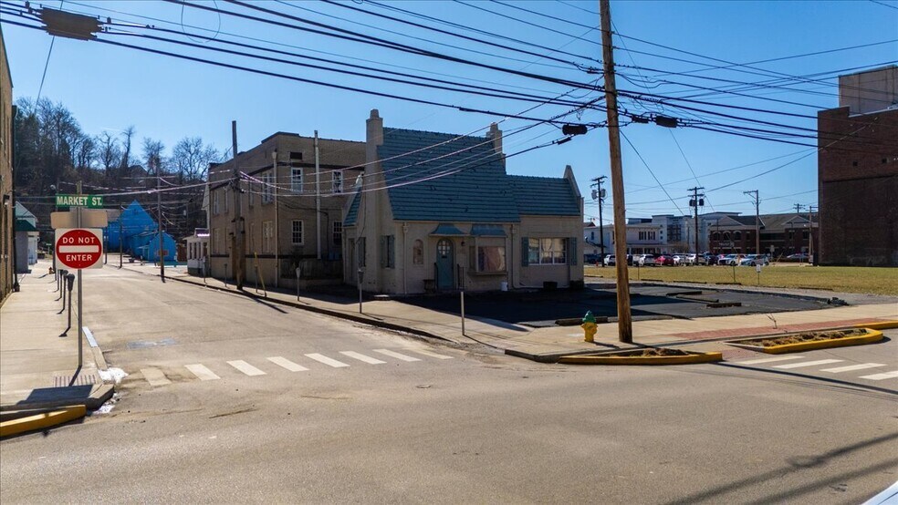 More Photos Of 926 Market St, Parkersburg Office Residential For Sale