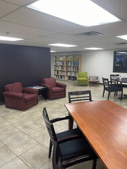 More Photos Of 3810 N Tulsa Ave, Oklahoma City Light Manufacturing For Lease