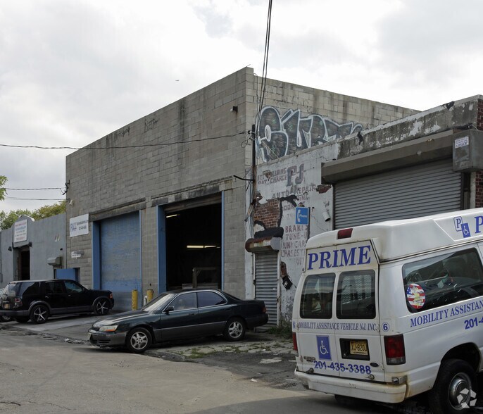 More Photos Of 19-21 Brook St, Jersey City Warehouse For Lease
