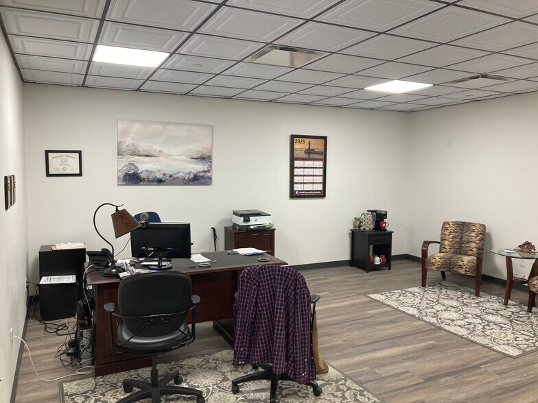 More Photos Of 2023 W Superior St, Duluth Storefront Retail Residential For Sale