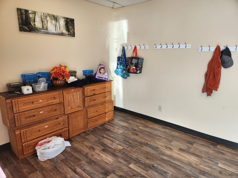 More Photos Of 743 Columbia Tpke, East Greenbush Medical For Lease