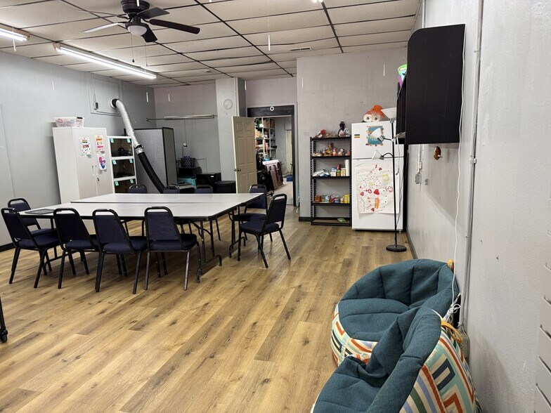 More Photos Of 346 N Main St, New Martinsville General Retail For Sale