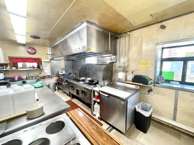 More Photos Of 924 N Main St, Mountain Grove Restaurant For Sale