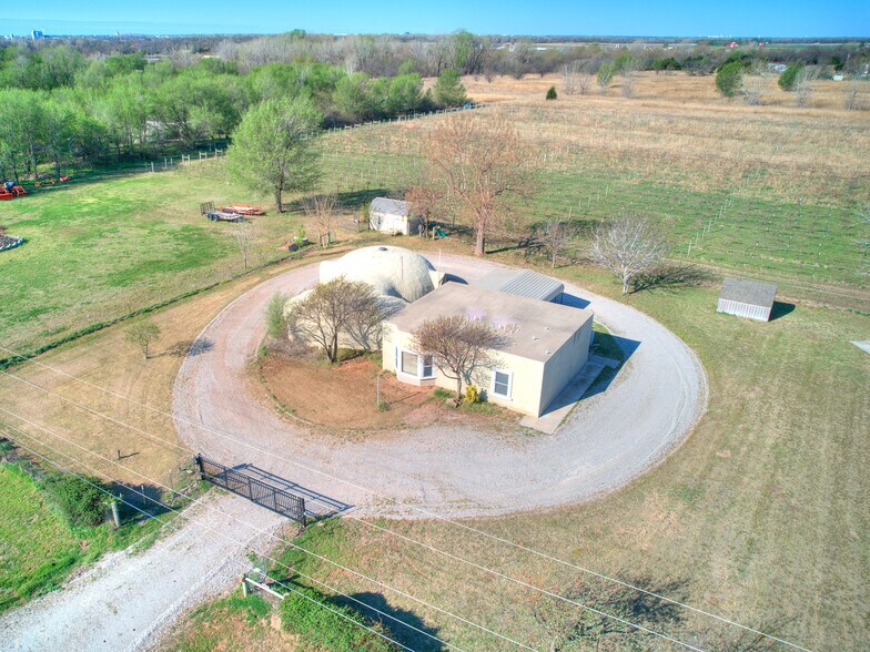 More Photos Of 6745 N Gregory Rd, Yukon Winery Vineyard For Sale