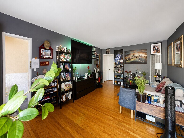 More Photos Of 5642 Lexington Ave, Los Angeles Apartments For Sale