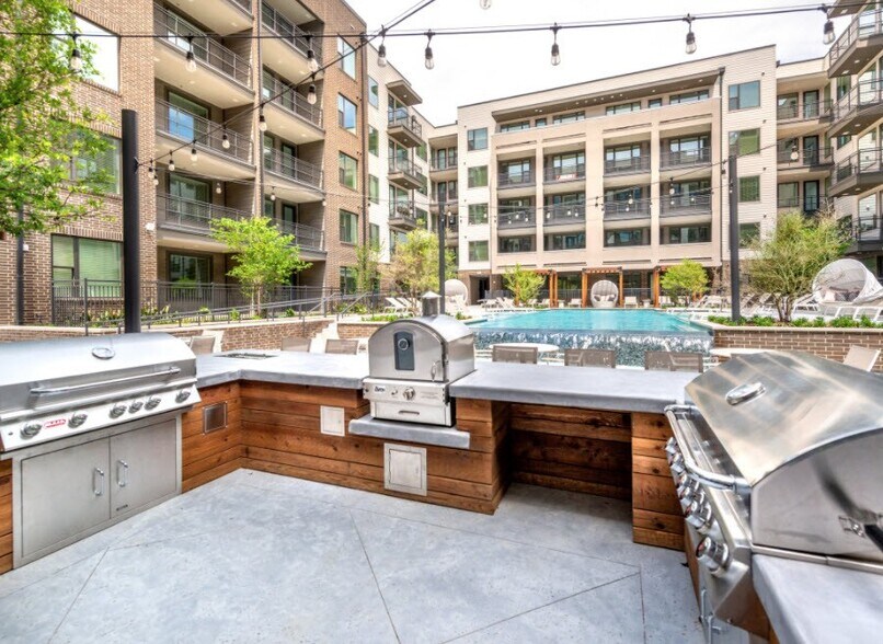More Photos Of 411 W Commerce St, Dallas Apartments For Lease
