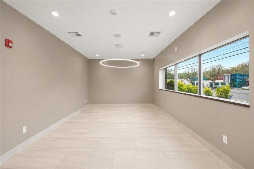 More Photos Of 860 Central Park Ave, Scarsdale Bank For Lease