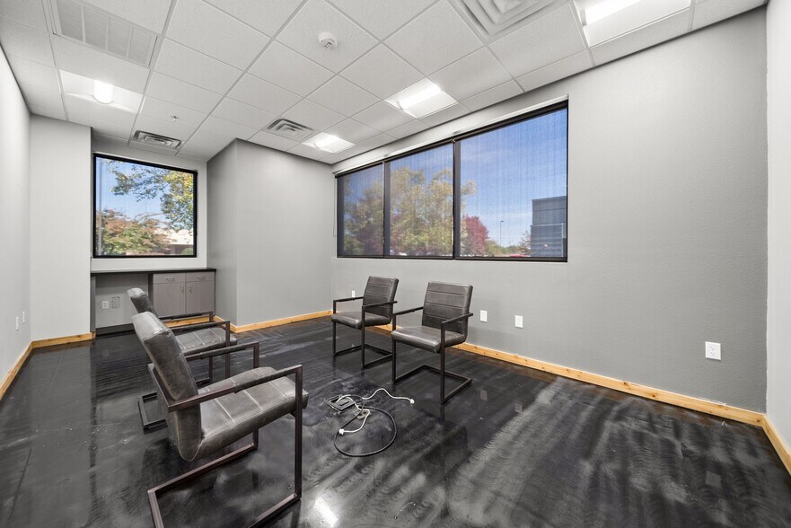 More Photos Of 210 SE 34th St, Bentonville Office For Sale