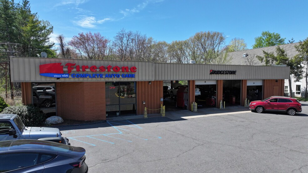 Primary Photo Of 288 Queen St, Southington Auto Repair For Sale