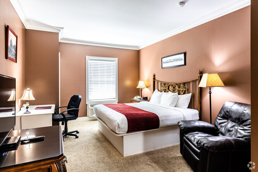 More Photos Of 1245 N Brown St, La Plata Hotel For Sale