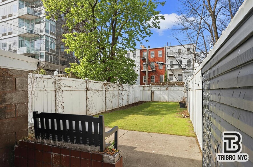 More Photos Of 126 Hall St, Brooklyn Apartments For Sale