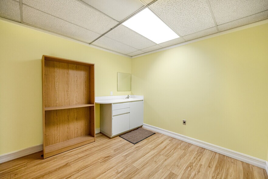 More Photos Of 6449 38th Ave, Saint Petersburg Medical For Lease
