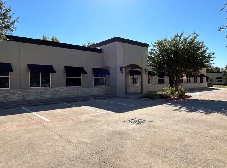 More Photos Of 1241 W Green Oaks Blvd, Arlington Coworking Space