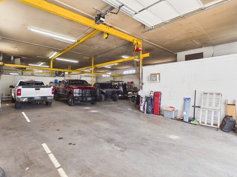 More Photos Of 315-317 N Dumas Ave, Dumas Service For Sale