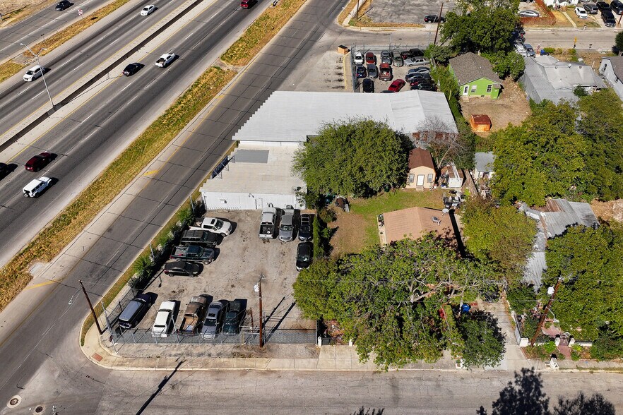 More Photos Of 5220 Interstate Highway 35 S, San Antonio Industrial For Sale