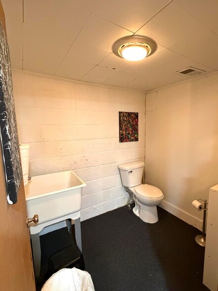 More Photos Of 117 E 6th Ave, Lancaster Freestanding For Sale