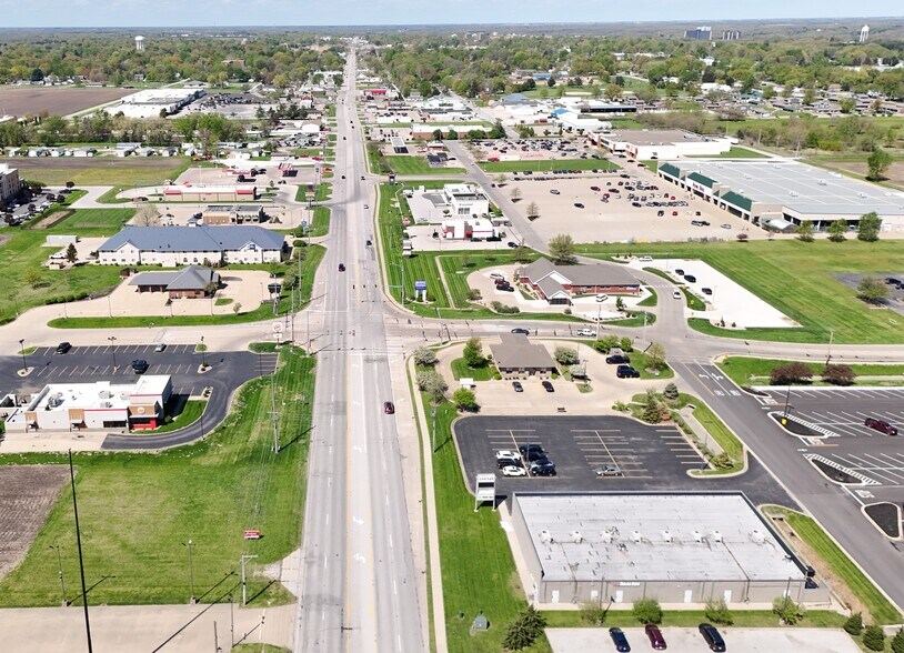 More Photos Of 1661 E Jackson St, Macomb General Retail For Lease