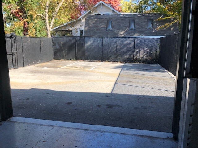 More Photos Of 4141 Bardstown Rd, Louisville Warehouse For Lease