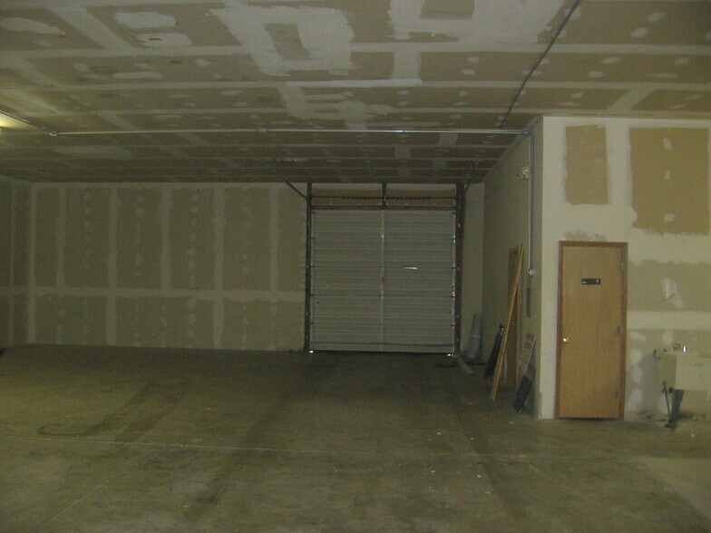 More Photos Of 971 Robinwood Ave, Columbus Warehouse For Lease