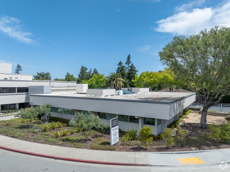 More Photos Of 2055-2075 Woodside Rd, Redwood City Office For Lease