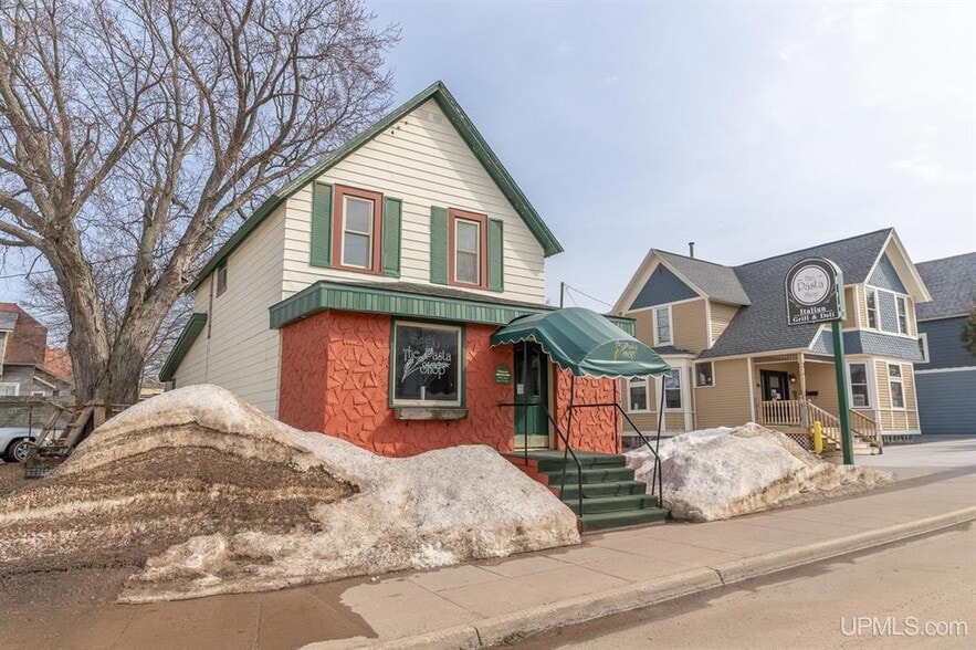 Primary Photo Of 824 N 3rd St, Marquette Specialty For Sale
