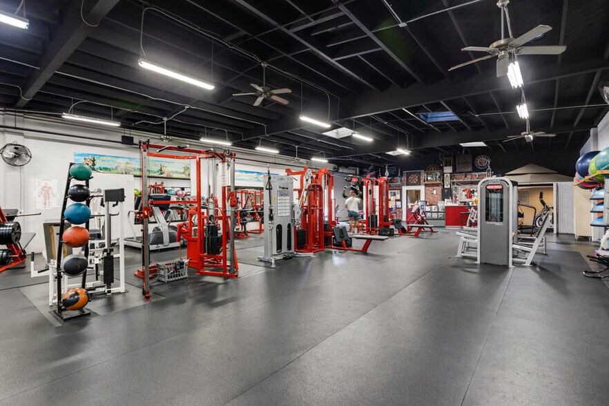 More Photos Of 640 Terminal Way, Costa Mesa Light Manufacturing For Lease