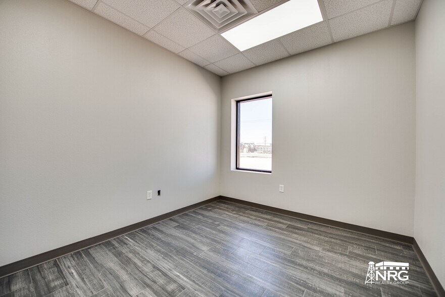 More Photos Of 2104 E County Road 130, Midland Warehouse For Lease