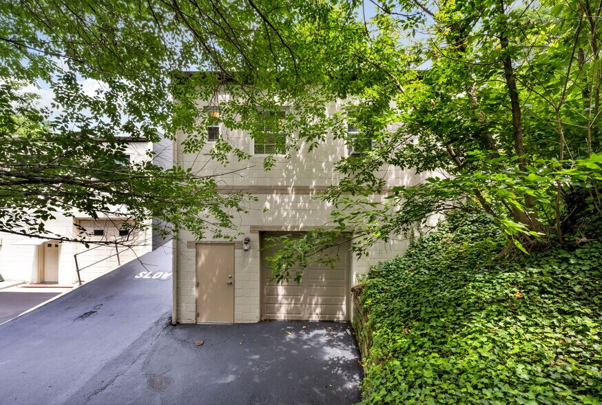 More Photos Of 450 Castle Shannon Blvd, Pittsburgh Storefront For Sale