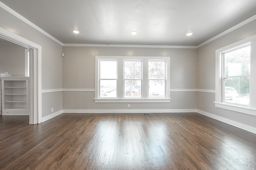 More Photos Of 209 E University Dr, Denton Medical For Lease