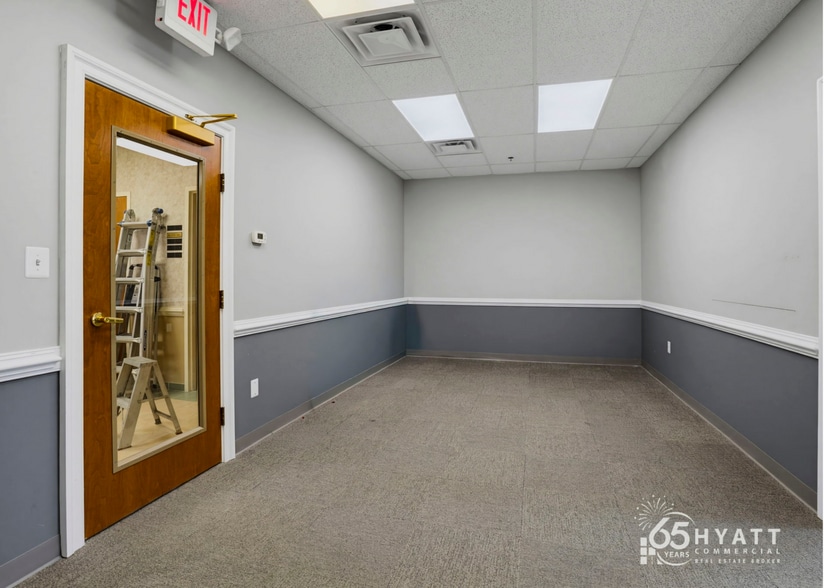 More Photos Of 23076 Three Notch Rd, California Office For Lease