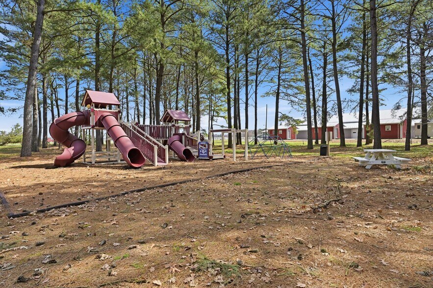 More Photos Of 89 Hunting Quarter Rd, Greenwood Trailer Camper Park For Sale