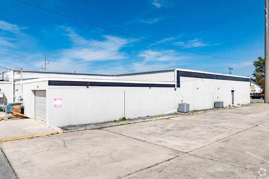 More Photos Of 910-912 Del Prado Blvd S, Cape Coral Freestanding For Lease