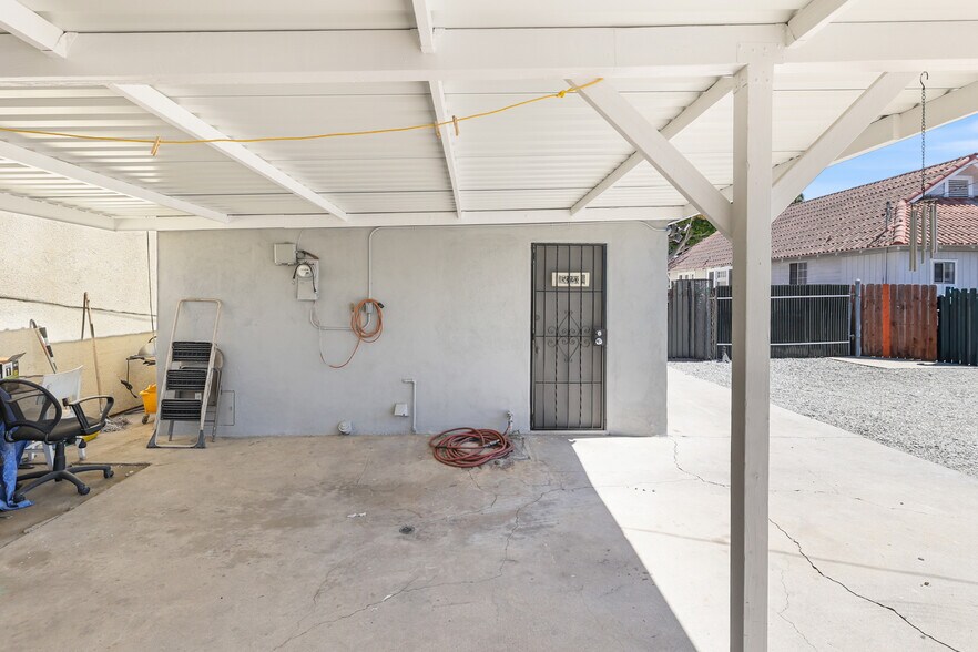 More Photos Of 15323 Paramount Blvd, Paramount General Retail For Sale